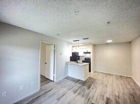 241 Afton Square in Altamonte Springs, FL - Building Photo