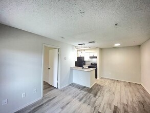241 Afton Square in Altamonte Springs, FL - Building Photo - Building Photo