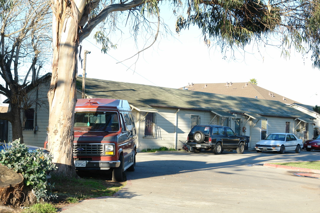 777 Elkington Ave in Salinas, CA - Building Photo