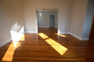 32 Stellman Rd, Unit 2 in Boston, MA - Foto de edificio - Building Photo