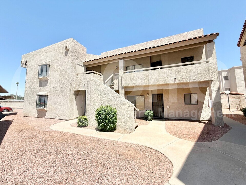 11666 N 28th Dr in Phoenix, AZ - Building Photo