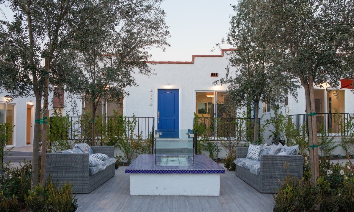 Bungalows on York in Los Angeles, CA - Building Photo