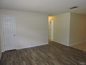 4911 Yacht Harbor Cir in Pensacola, FL - Building Photo - Building Photo