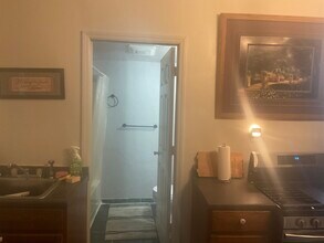 5921 Crepe Myrtle Ct, Unit SUITE IN- law North HillS in Raleigh, NC - Foto de edificio - Building Photo