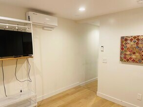 7034 Yarmouth Ave, Unit 7036 in Reseda, CA - Building Photo - Building Photo