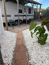 2020 Lee Dr in Valrico, FL - Foto de edificio - Building Photo