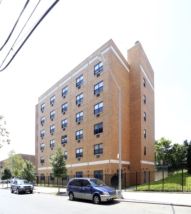 806 Fairmount Pl in Bronx, NY - Foto de edificio - Building Photo