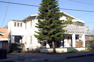 1639 N Edgemont St in Los Angeles, CA - Building Photo - Building Photo