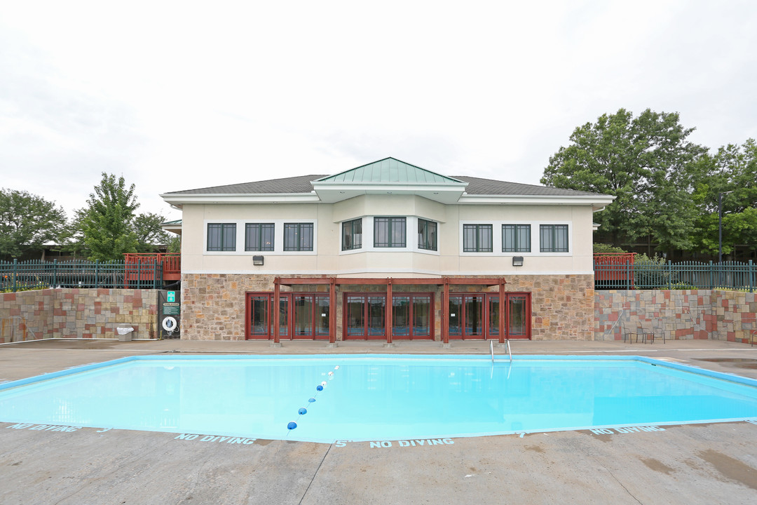 Cedar Ridge Apartments in Topeka, KS - Building Photo