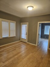 2422 N Bartlett Ave in Milwaukee, WI - Foto de edificio - Building Photo
