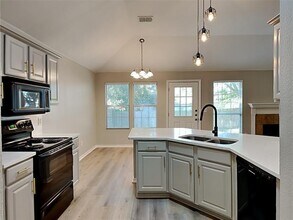 3308 Pres Ct in Denton, TX - Building Photo - Building Photo