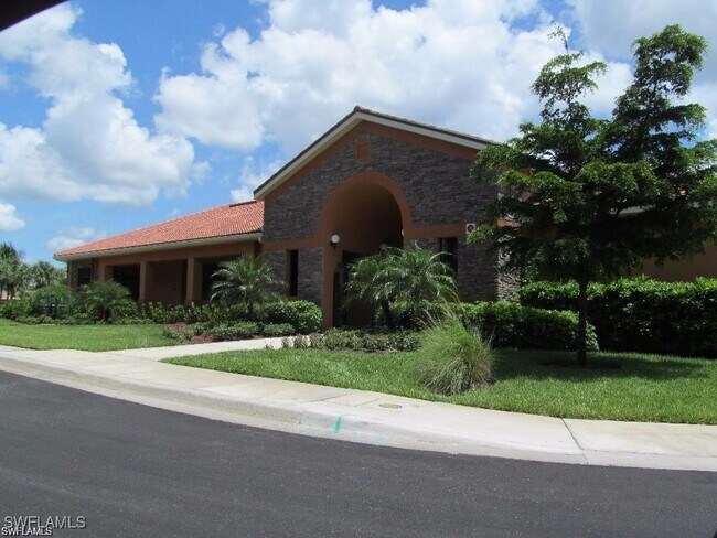 11083 Cherry Laurel Dr in Ft. Myers, FL - Building Photo - Building Photo