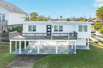 7204 Avenue N 1/2 Rear in Galveston, TX - Building Photo - Building Photo