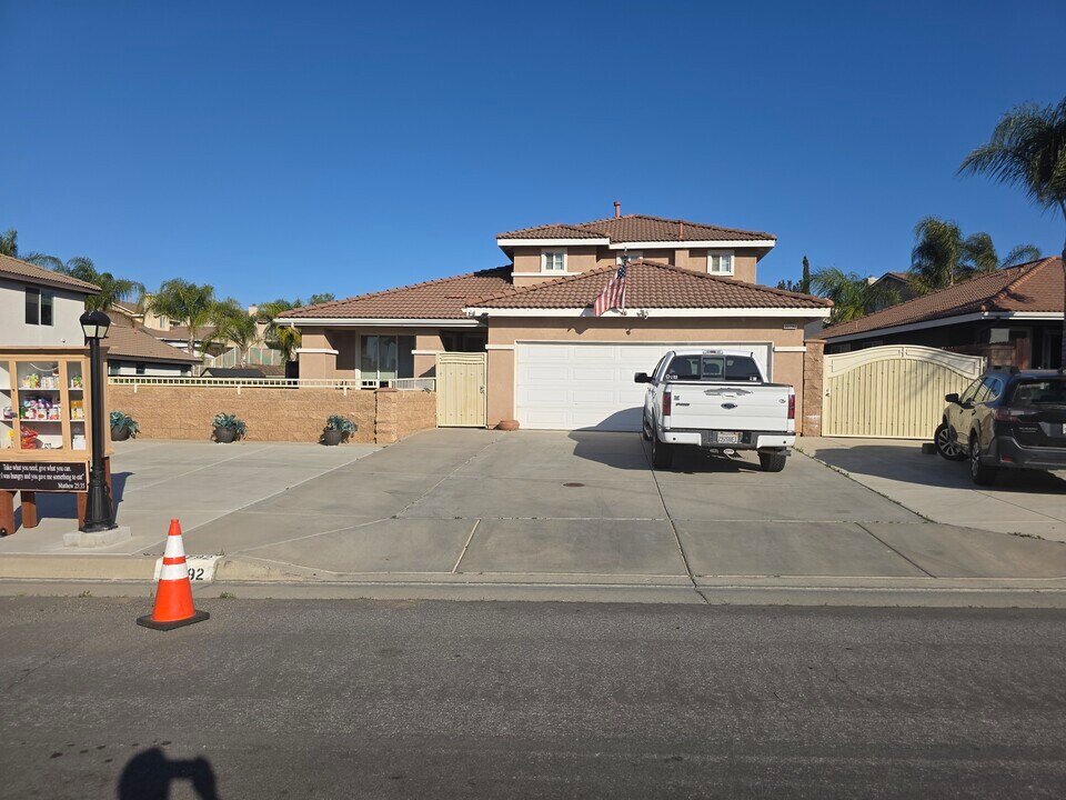33792 Harvest Way E in Wildomar, CA - Foto de edificio