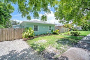 261 SW 15th St in Dania Beach, FL - Building Photo