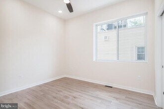 934 S 5th St in Philadelphia, PA - Building Photo - Building Photo