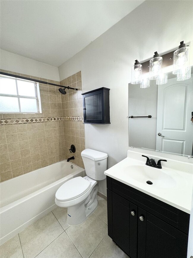 8886 SW 3rd St in Pembroke Pines, FL - Building Photo - Building Photo