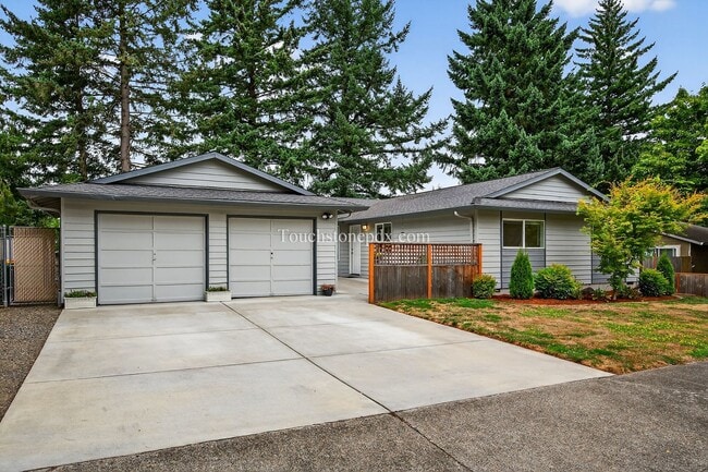 119 SE Sweetbriar Ln in Troutdale, OR - Building Photo - Building Photo