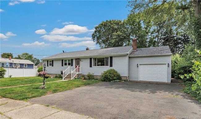 15 Albert St in Milford, CT - Building Photo - Building Photo