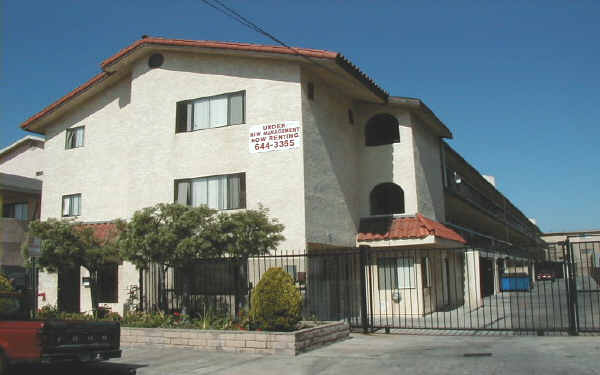 13632 Kornblum Ave in Hawthorne, CA - Foto de edificio - Building Photo