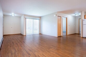 Parkdale Apartments in Stevens Point, WI - Foto de edificio - Building Photo
