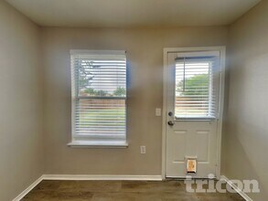 12529 Sky Harbor Dr in Austin, TX - Foto de edificio - Building Photo