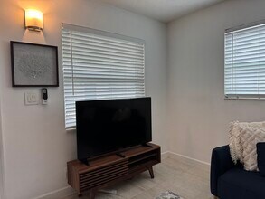 1214 NE 5th Ter, Unit 2 in Fort Lauderdale, FL - Building Photo - Building Photo
