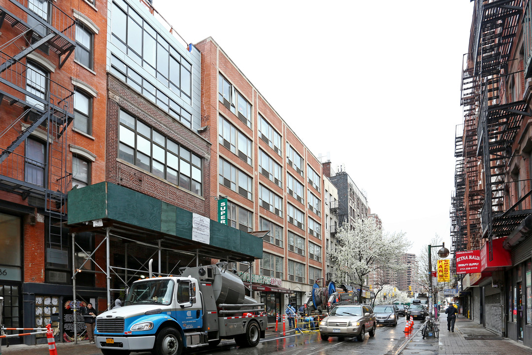 Genia Court in New York, NY - Foto de edificio