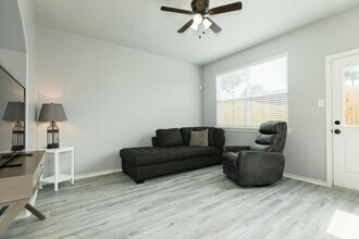 345 Brandy Ridge Ln in Dickinson, TX - Building Photo - Building Photo