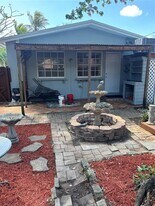 729 NE 2nd Ct in Hallandale Beach, FL - Building Photo