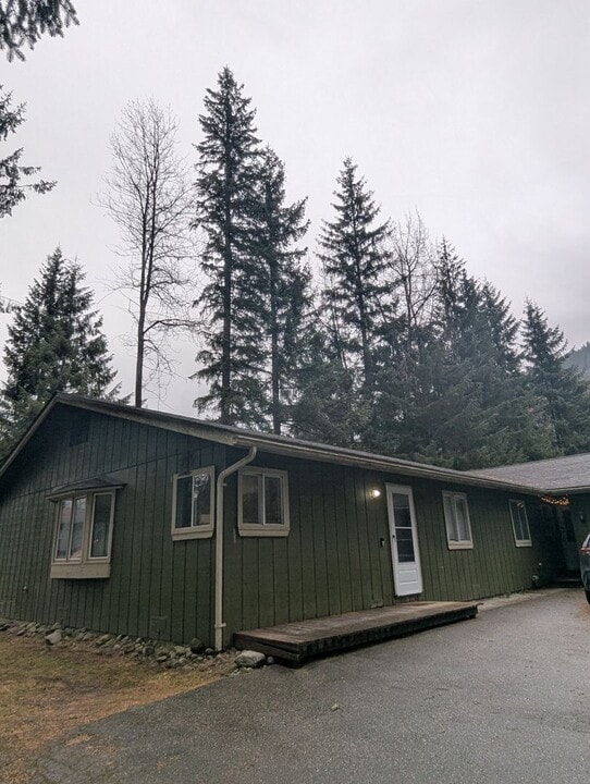 8197-8197 Grant St in Juneau, AK - Building Photo