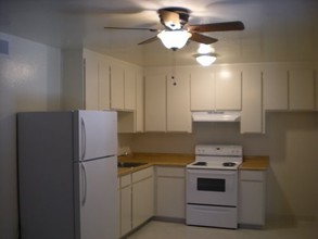 Alpine Apartments in Santa Rosa, CA - Building Photo - Interior Photo