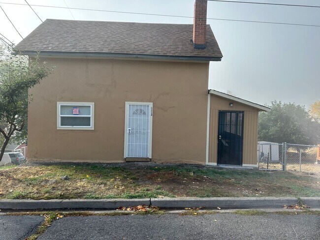 1112 Delta St in Klamath Falls, OR - Building Photo - Building Photo