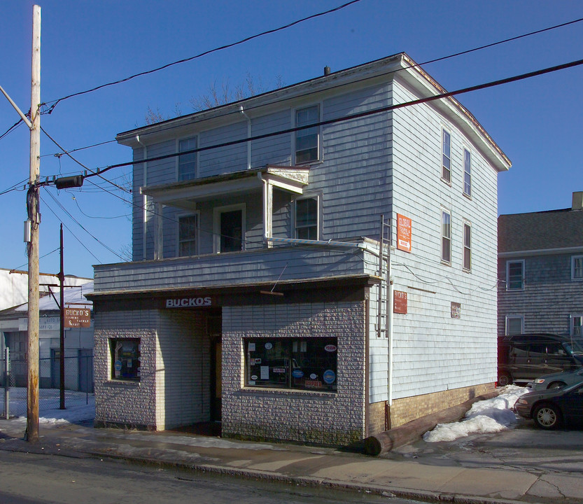 462 2nd St in Fall River, MA - Building Photo