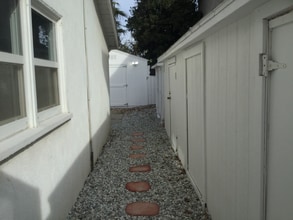20957 Community St in Los Angeles, CA - Building Photo - Building Photo