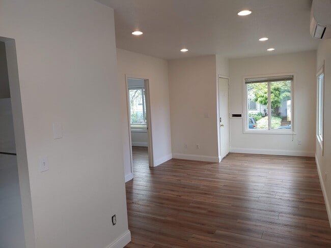 317 N Beech St in Portland, OR - Foto de edificio - Building Photo