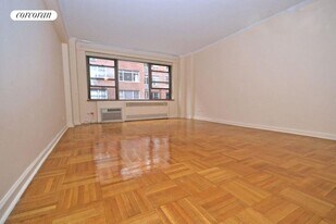420 E 55th St in New York, NY - Building Photo