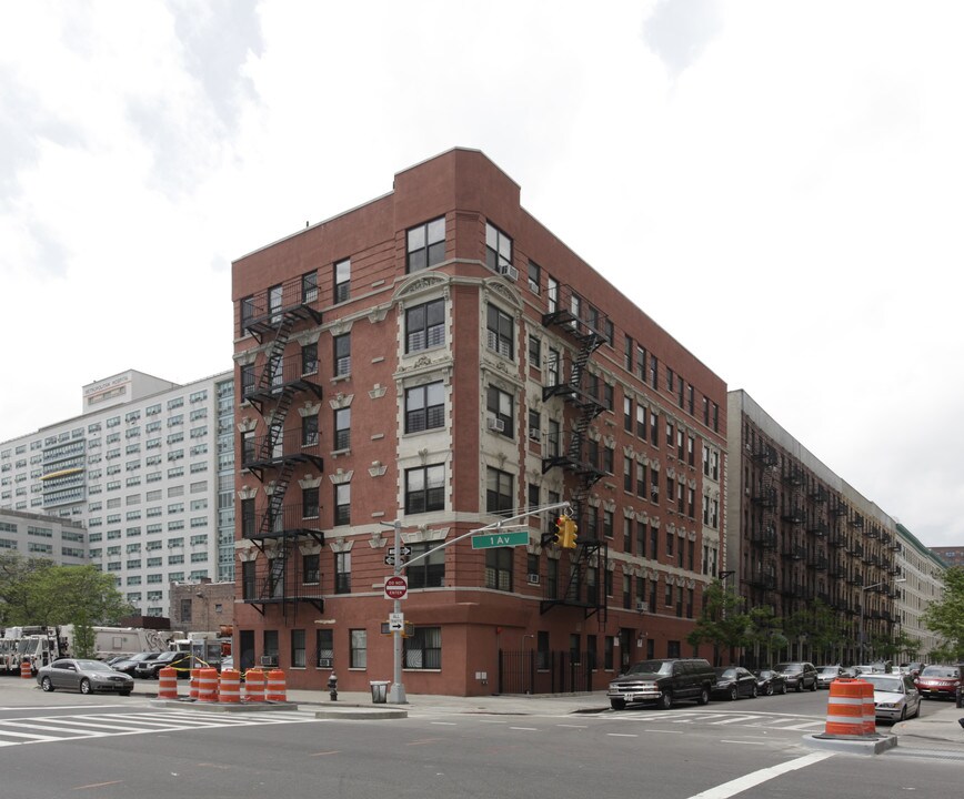 1949 1st Ave in New York, NY - Building Photo