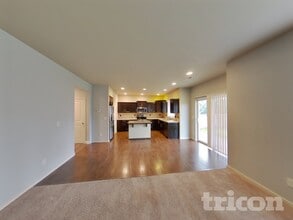 730 205th St Ct E in Spanaway, WA - Foto de edificio - Building Photo