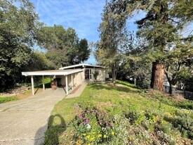 305 Kingston Ave in Martinez, CA - Building Photo