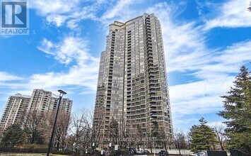 45 Kingsbridge Garden Cir in Mississauga, ON - Building Photo - Building Photo
