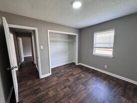 1305 W 48th St, Unit B in North Little Rock, AR - Building Photo