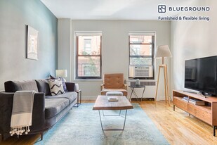 10 Downing St in New York, NY - Building Photo