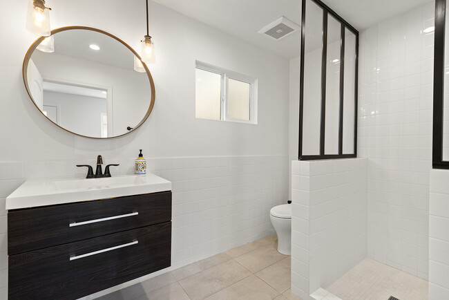 9053 Harland Ave in West Hollywood, CA - Building Photo - Interior Photo