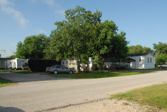 15824 Henry Rd in Houston, TX - Building Photo - Building Photo