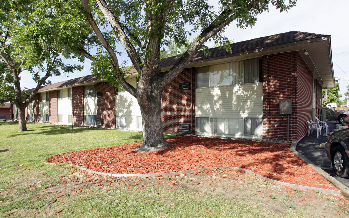 Pecos Gardens Apartments in Denver, CO - Building Photo