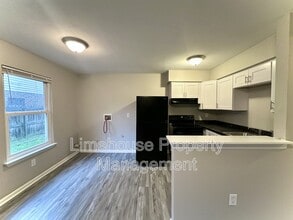 9117 Chesapeake Blvd in Norfolk, VA - Building Photo - Building Photo