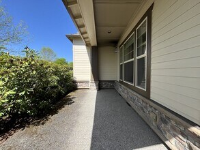 16381 NW Rossetta St in Portland, OR - Building Photo - Building Photo