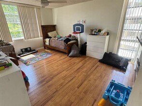 7011 Environ Blvd in Lauderhill, FL - Building Photo - Building Photo