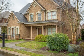 7448 Miss Madison Way in Ooltewah, TN - Foto de edificio - Building Photo